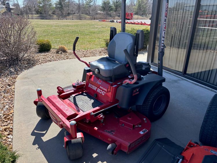 BUSH HOG HDE2561KP2 ZERO TURN MOWER